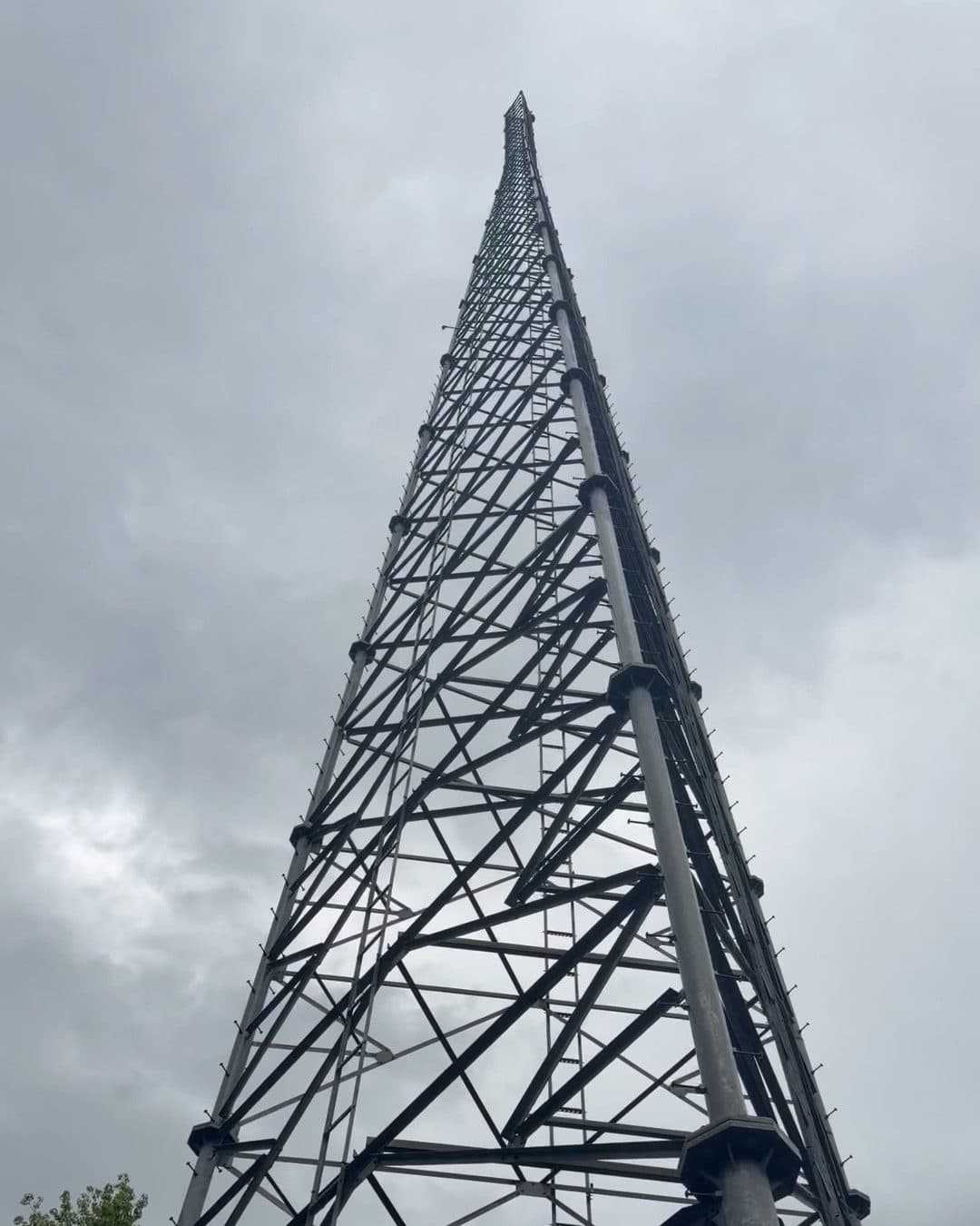 Cartwright, Tennessee: Self-Support tower, 300 ft